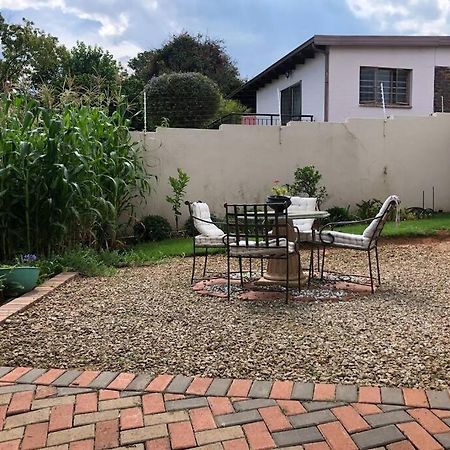 Cozy Guest Suite With Private Access Roodepoort Kültér fotó